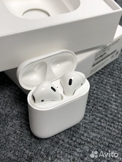 Apple AirPods (2-го поколения)