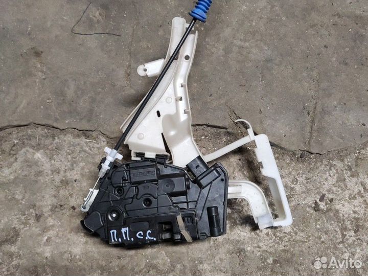 Замок передний правый двери Фольксваген Пассат сс