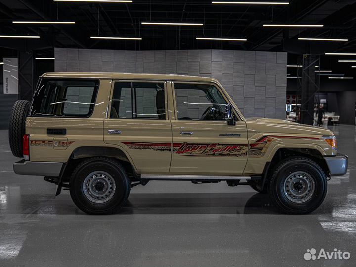 Toyota Land Cruiser 4.0 AT, 2023, 10 км