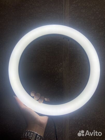 Кольцевая светодиодная лампа
