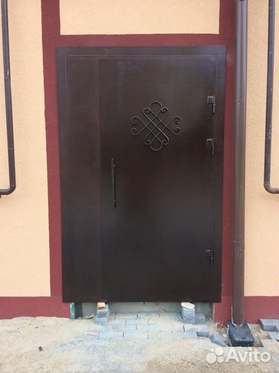 Дверь подъездная металлическая