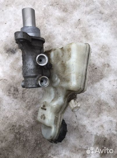 Главный тормозной цилиндр Ford Focus 3