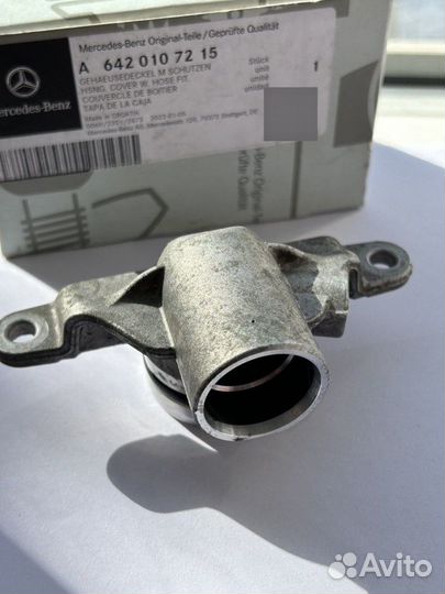 Крышка клапана вкг ом642 Mercedes A6420107215