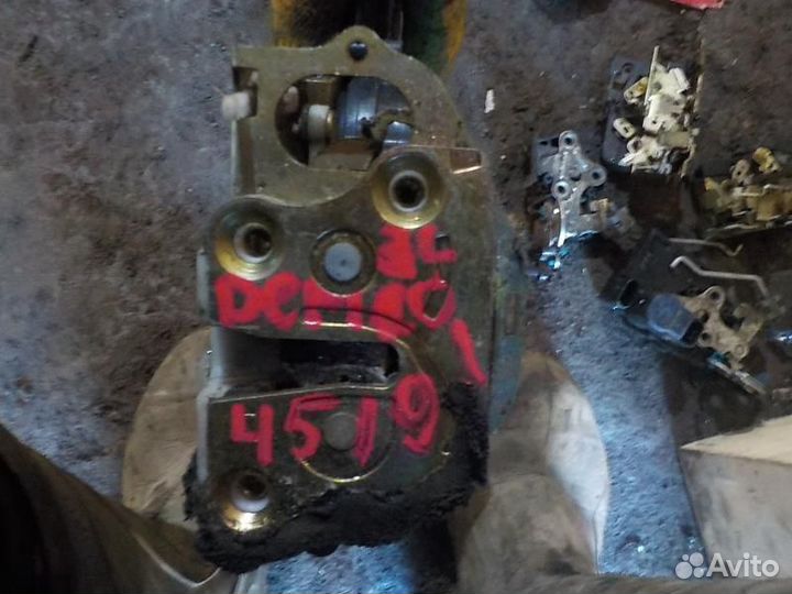 Замок двери задний левый mazda demio