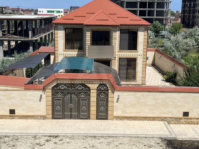 Дом 250 м² на участке 4,5 сот.