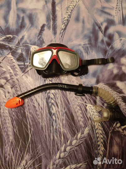 Маска с трубкой для подводного плавания