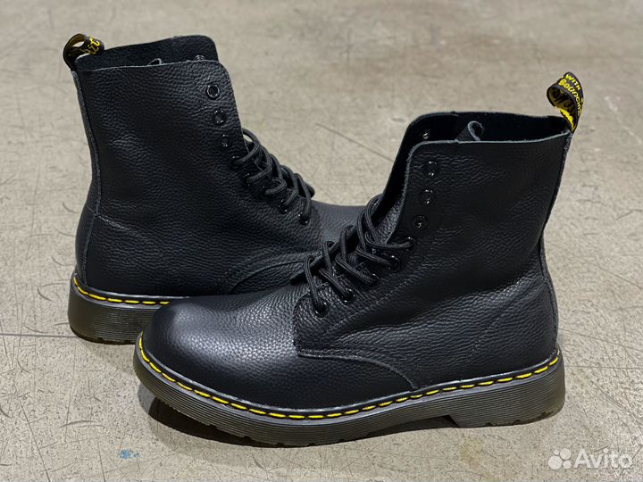 Dr. Martens 1460 Pascal Virginia Leather Lace Up B