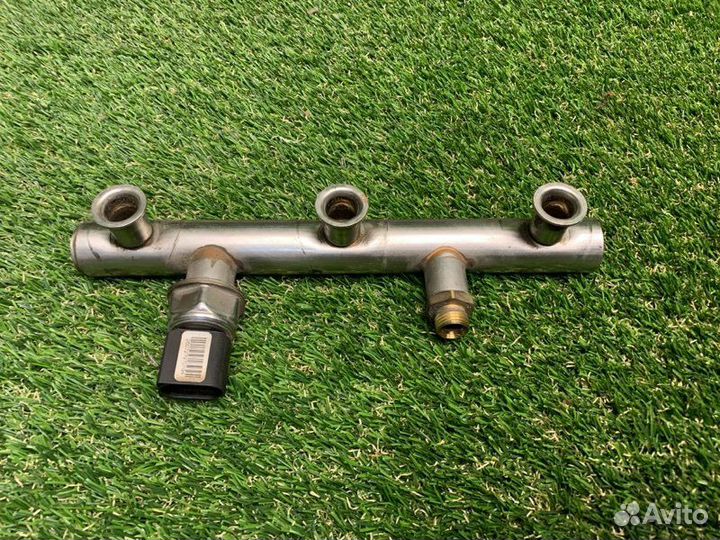 Топливная рейка левая Audi A5 8T 3.2 CAL 2007