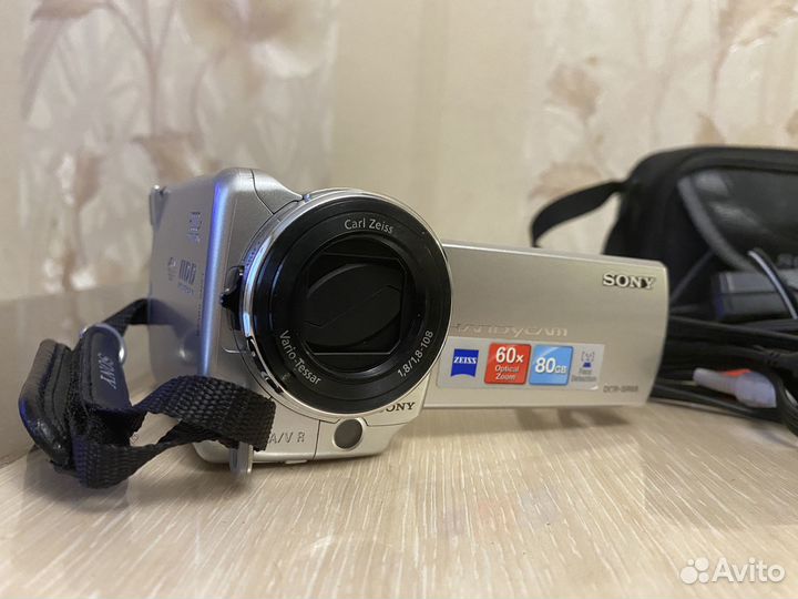 Видеокамера Sony Handycam DCR-SR68