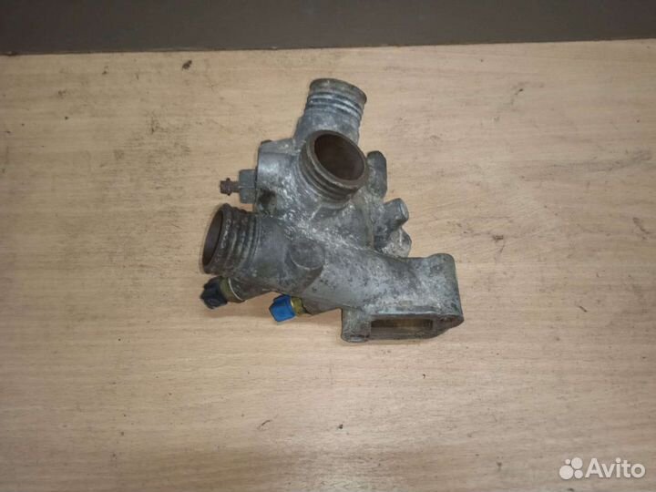 Корпус термостата BMW 5 E34 бмв 5 е34