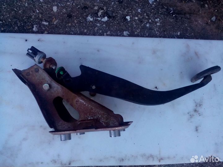 Педаль тормоза авенсис т 220