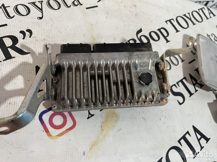 Блок управления двс Toyota Corolla E180