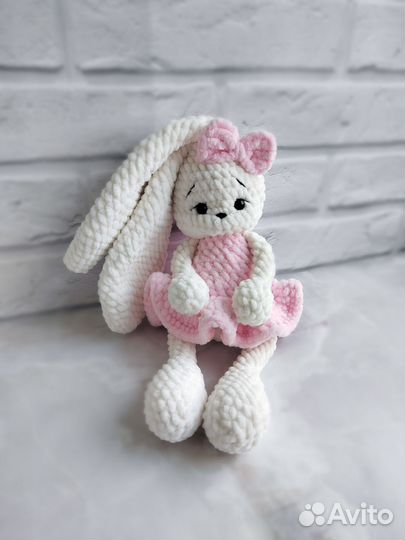 Вязаный заяц плюшевый