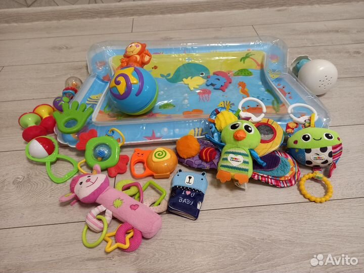 Развивающие игрушки для малышей пакетом
