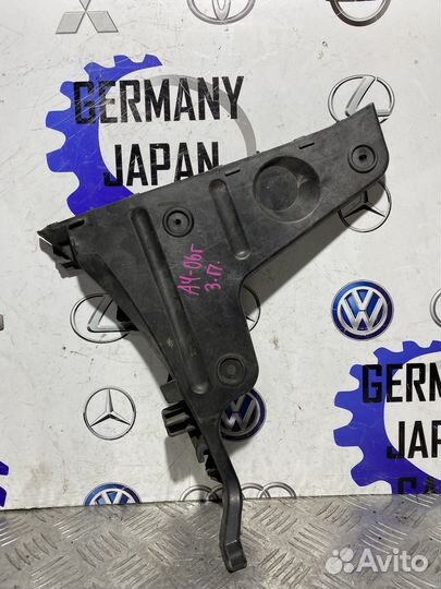 Направляющая заднего бампера правая Audi A4 B7
