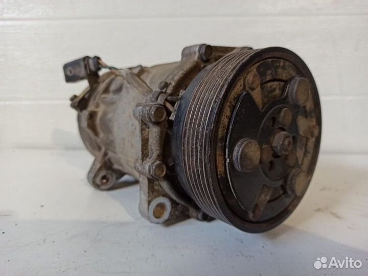 Компрессор кондиционера Volkswagen Caddy 3 1.9TD