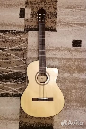 Классическая гитара со звукоснимателем