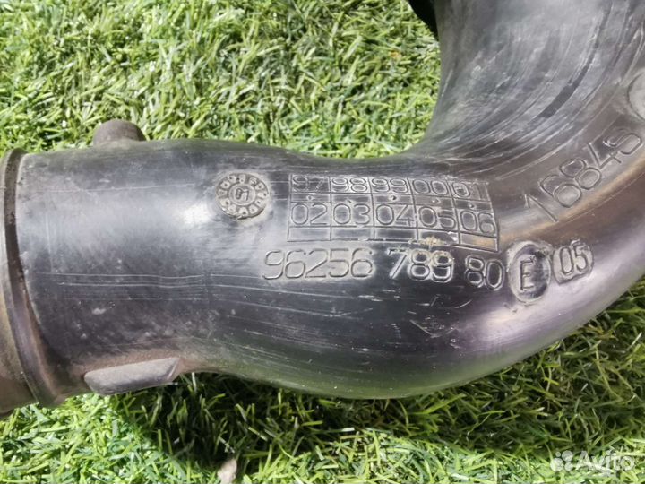 Патрубок врздушного фильтра Peugeot 206