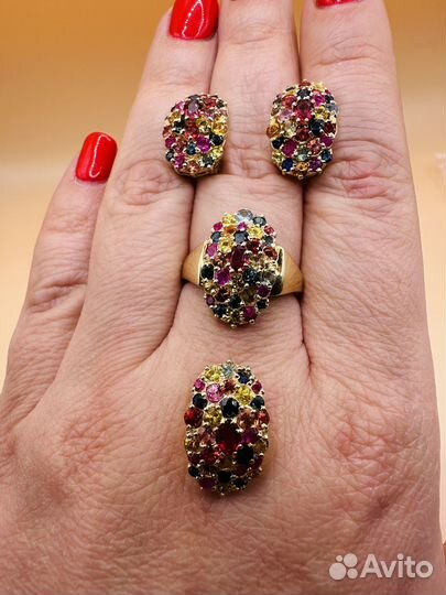 Золотой комплект с цветными сапфирами