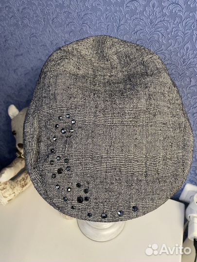 Стильная женская кепка