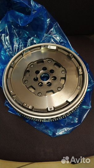 Двухмассовый маховик Renault scenic3 123003948R