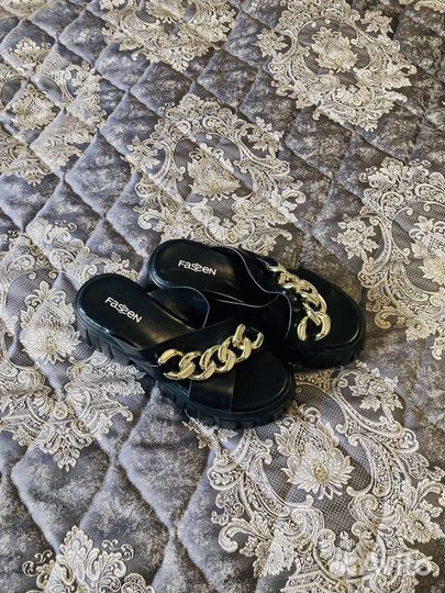 Шлепанцы женские новые