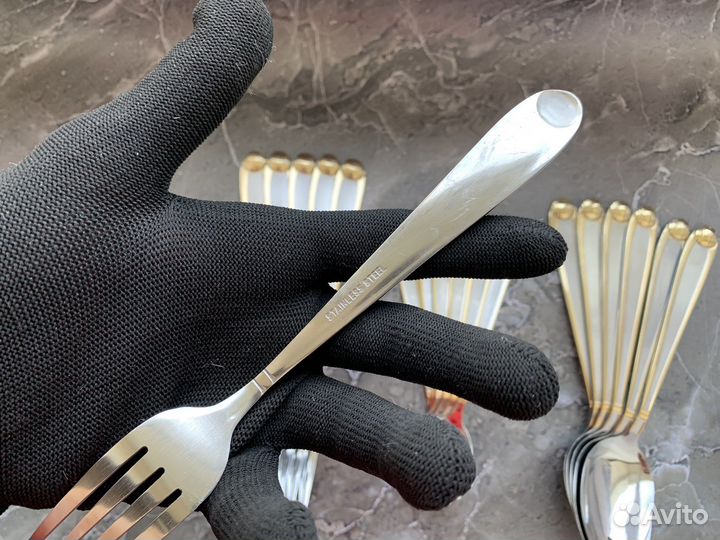 Набор столовых приборов (вилки и ложки)