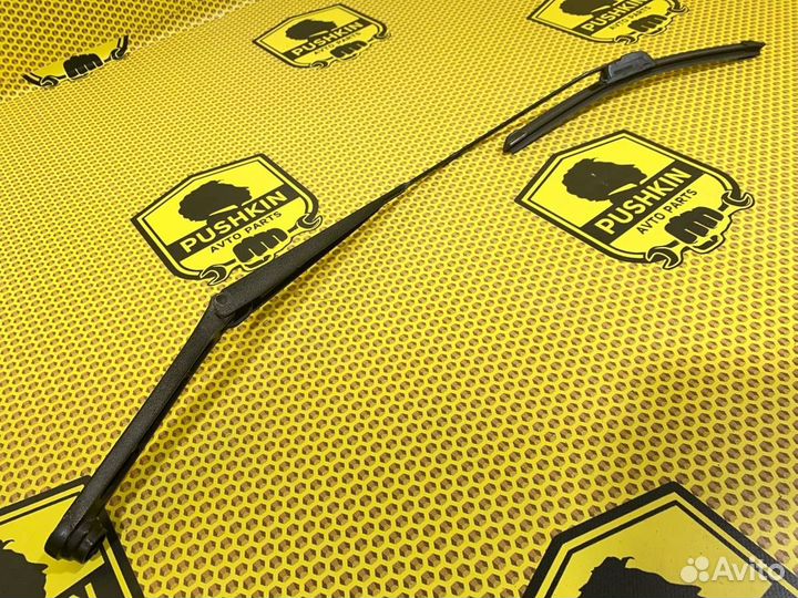 Поводок стеклоочистителя правый Nissan Juke F15