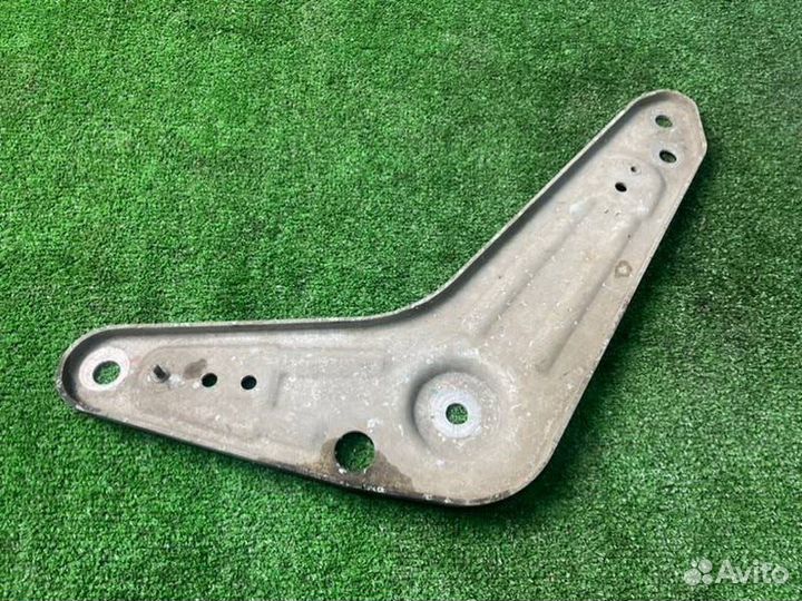 Реактивная тяга левая Bmw E71