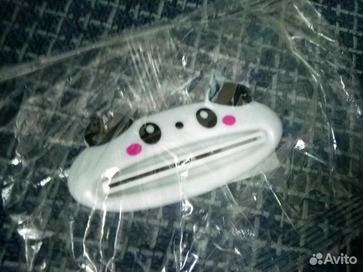 Устройство для зубной пасты кремов и т.д