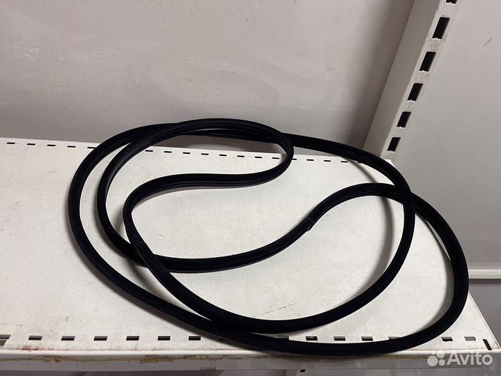 Уплотнитель люка Mercedes W126 W140 W463