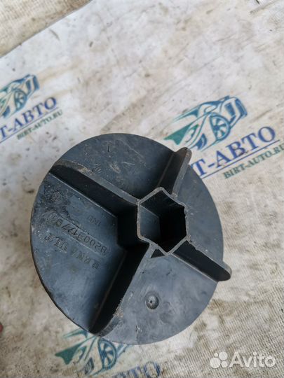 Гайка крепления запаски Renault Scenic II рестайли