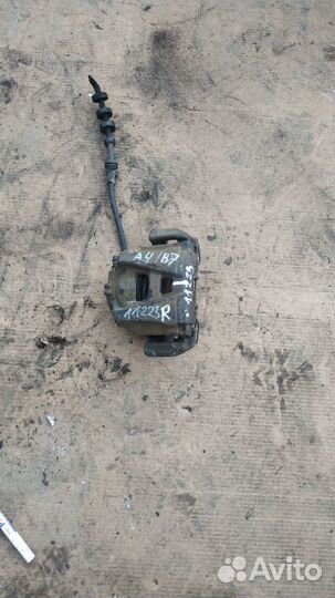 Суппорт тормозной передний правый Audi A4 B7 2009