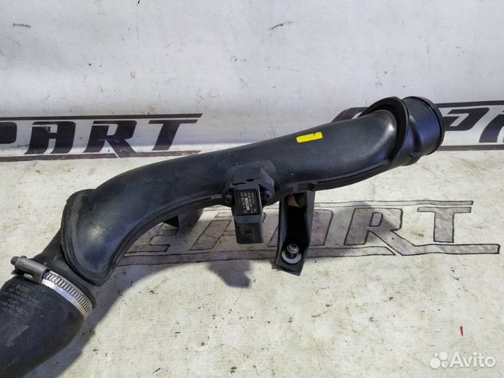 Патрубок интеркулера Volkswagen Passat B6 1.8 BZB