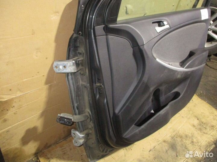 Обшивка двери передней правой Hyundai Solaris 1