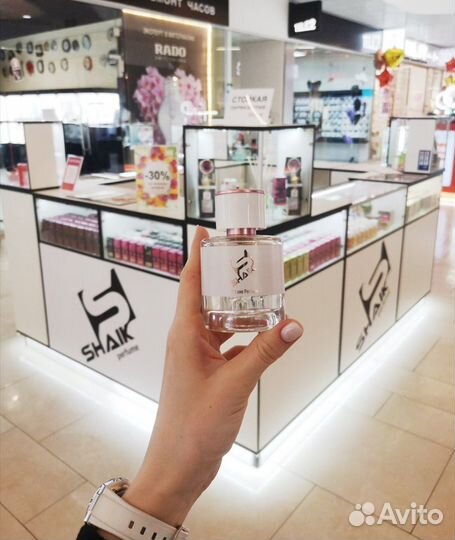 Продавец- консультант магазина shaik perfume