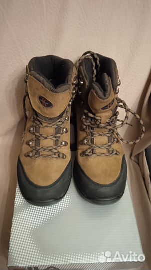 Треккинговые ботинки