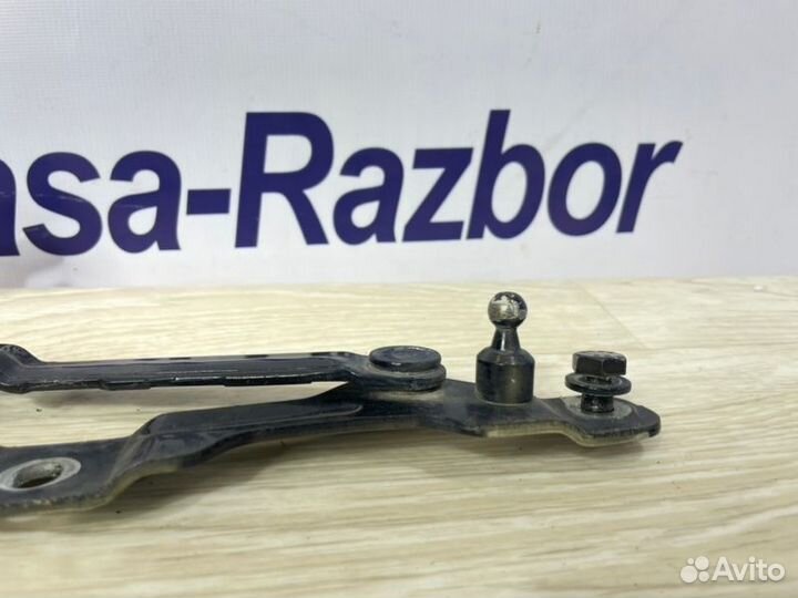 Петля крышки багажника правая Volkswagen Passat B5