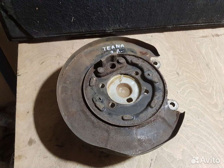 Кулак задний левый Nissan teana j31