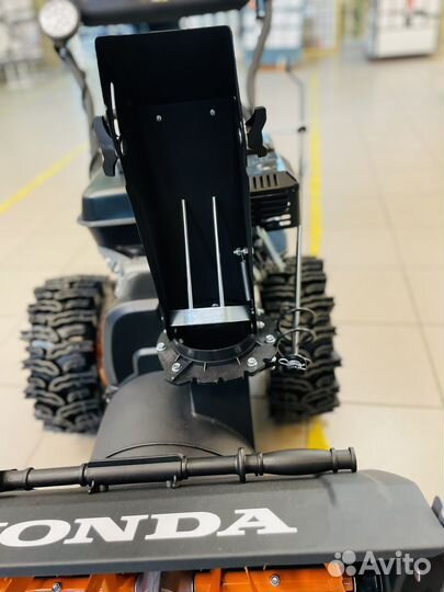 Снегоуборщик бензиновый самоходный HP-9 GX 270