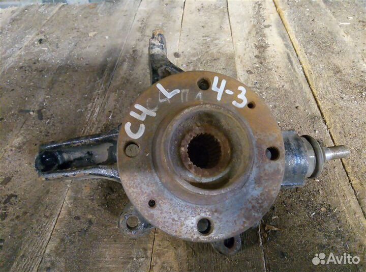 Кулак (цапфа) передний левый Citroen C4 2010