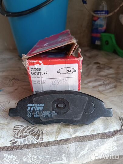 Тормозные колодки передние на Nissan Note