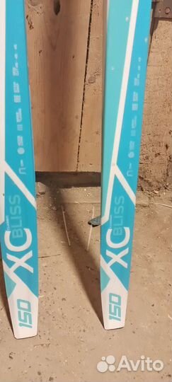 Лыжные ботинки и лыжи