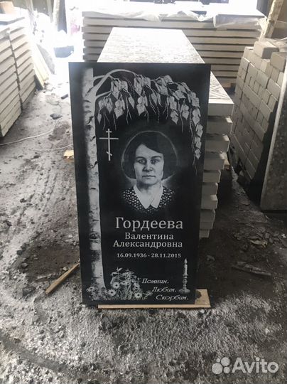 Памятники из карельского гранита