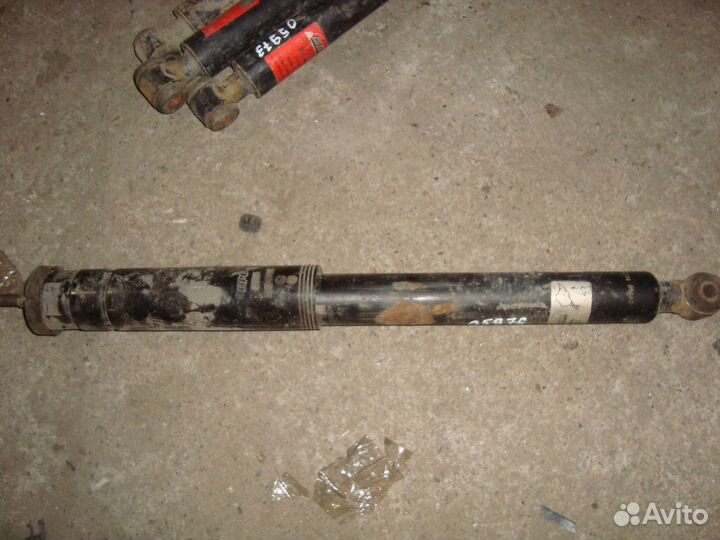 Амортизатор задний C208 M111