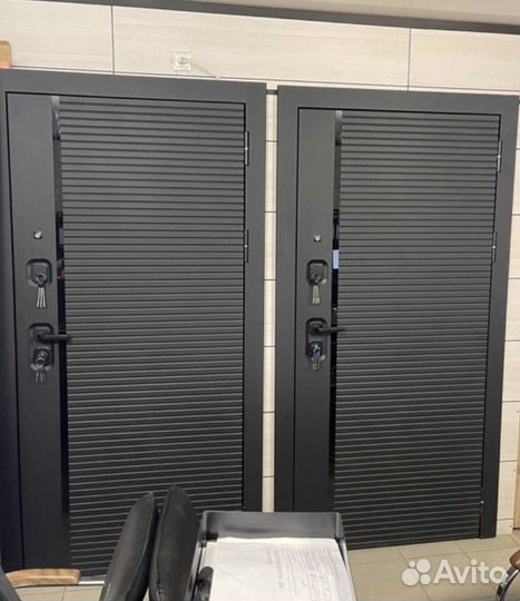 Входная Квартирная дверь Стайл с зеркалом