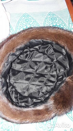 Продам берет, натуральный мех, состояние нового