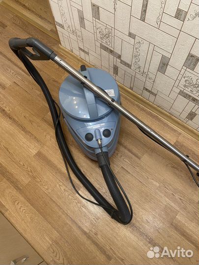 Моющий пылесос Philips Triatlon