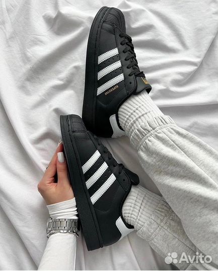 Adidas superstar black