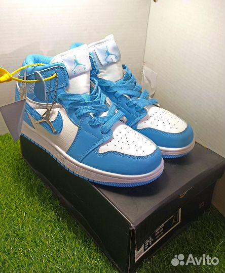 Nike Air Jordan 1 Mid University Blue 36-41 размер